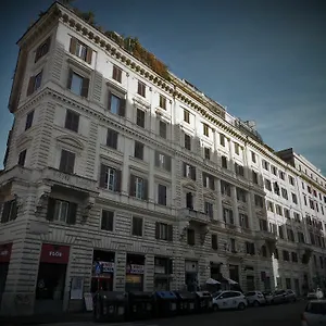 325 Ai Fori 2*, Řím Itálie
